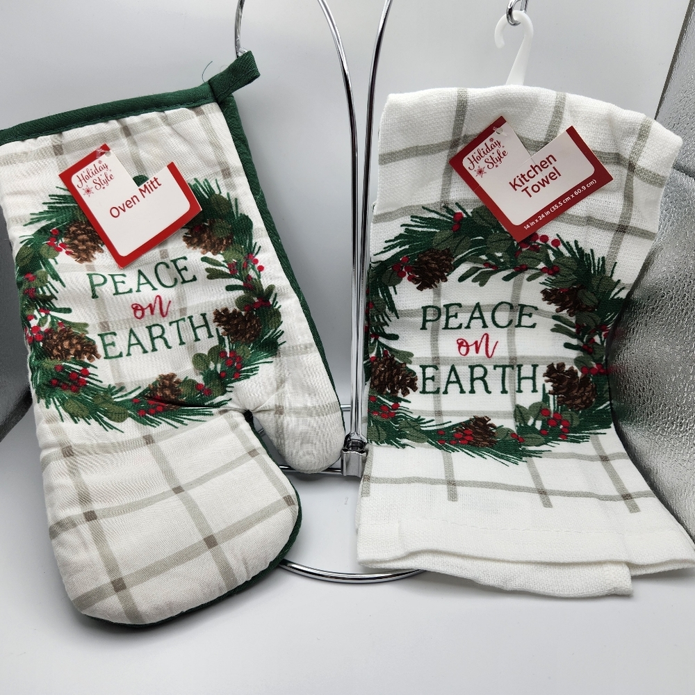 Peace on Earth towel and oven mitt set